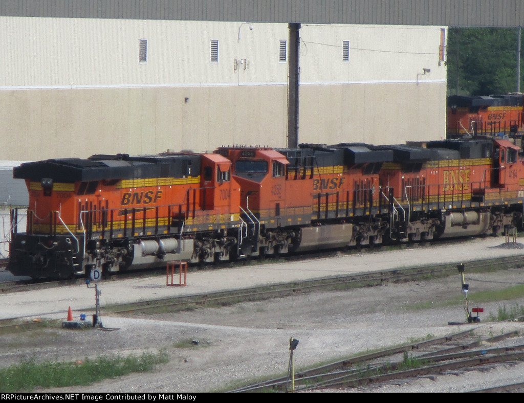 BNSF 7004